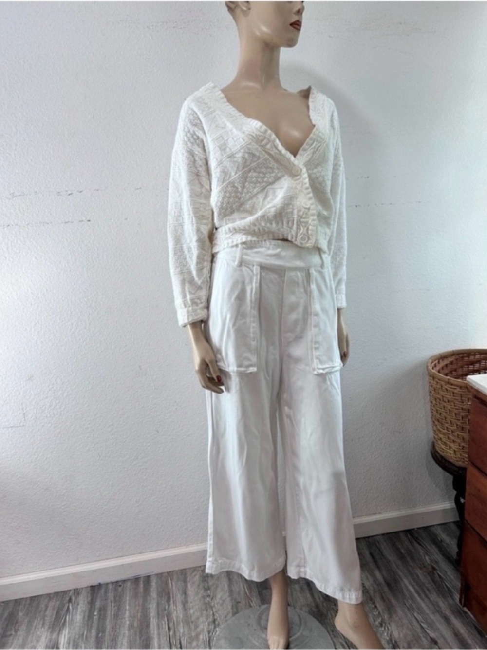 Chic. HONOR cardigan white V-neck Knit Button Cardigan - Picture 16 of 16